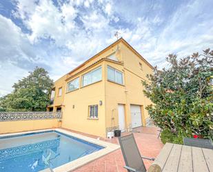 Exterior view of House or chalet for sale in Figueres  with Air Conditioner