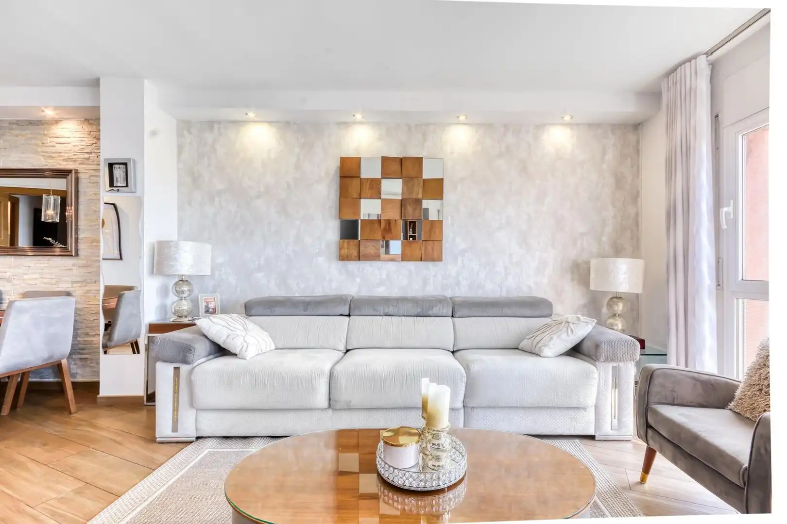 Living room of Flat for sale in Figueres  with Terrace, Oven and Microwave