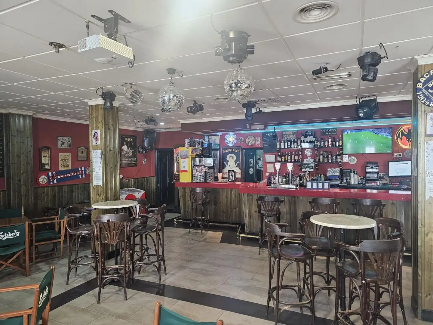Local de lloguer en Medina de las Torres amb Aire condicionat, Calefacció i Terrassa