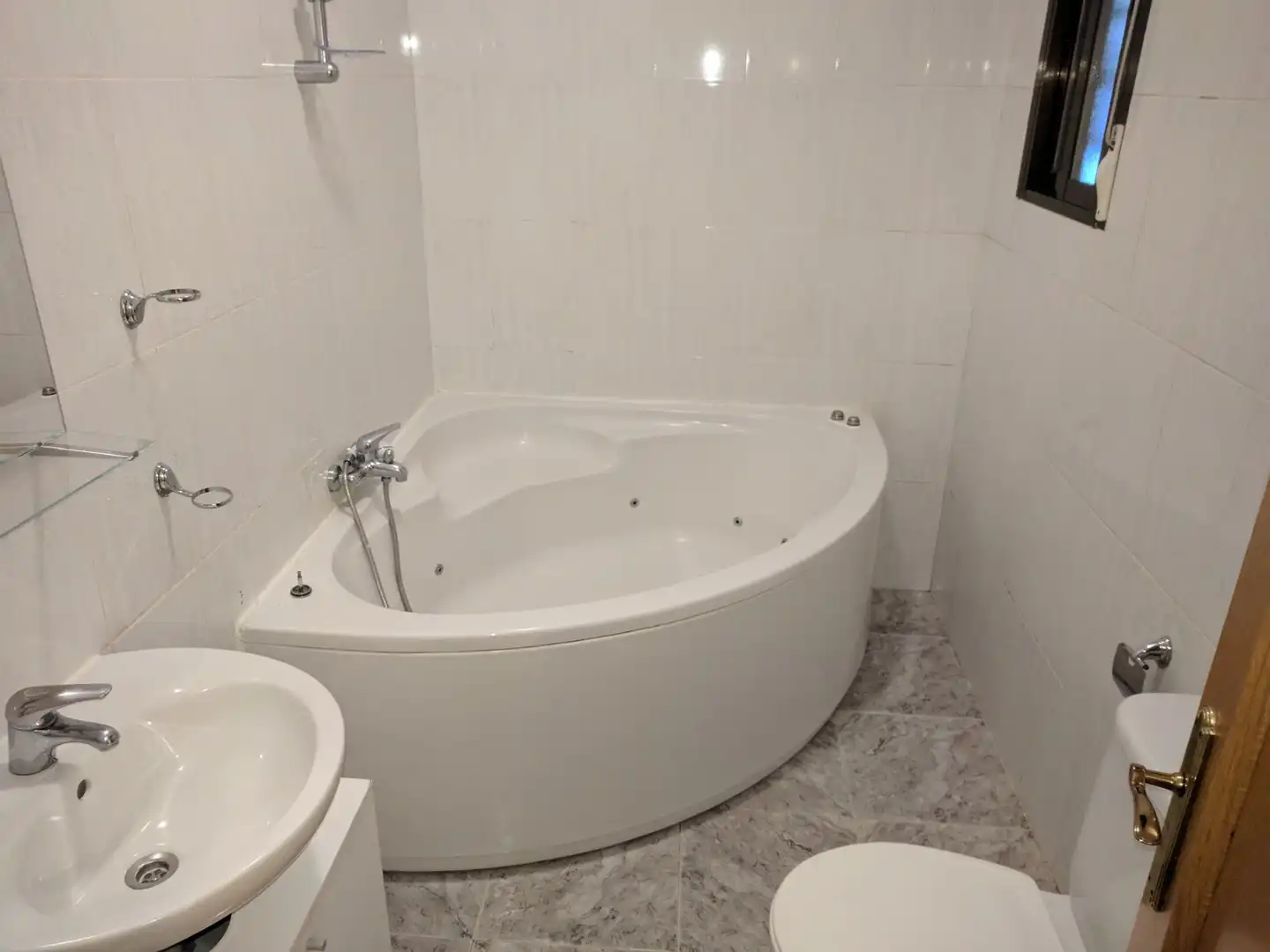 Bathroom of Flat for sale in Valdemoro  with Heating