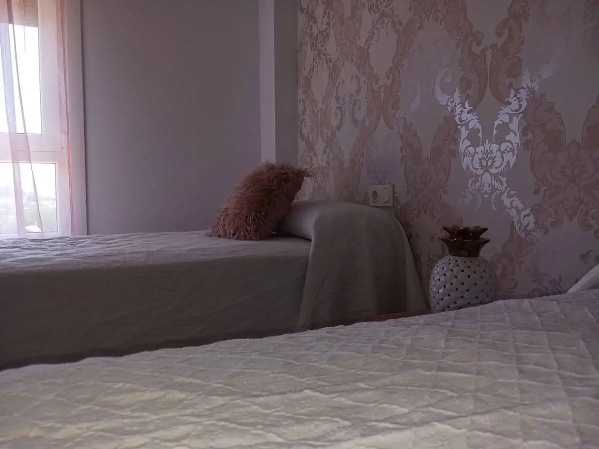 Habitación de Casa adosada de alquiler en Cangas  con Aire acondicionado, Calefacción y Jardín privado