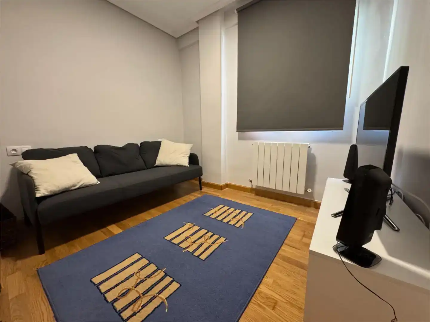 Sala de estar de Piso para compartir en  Logroño con Parquet y Amueblado