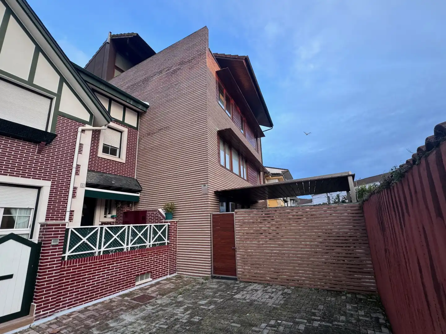 Vista exterior de Piso en venta en Santoña con Jardín privado y Terraza