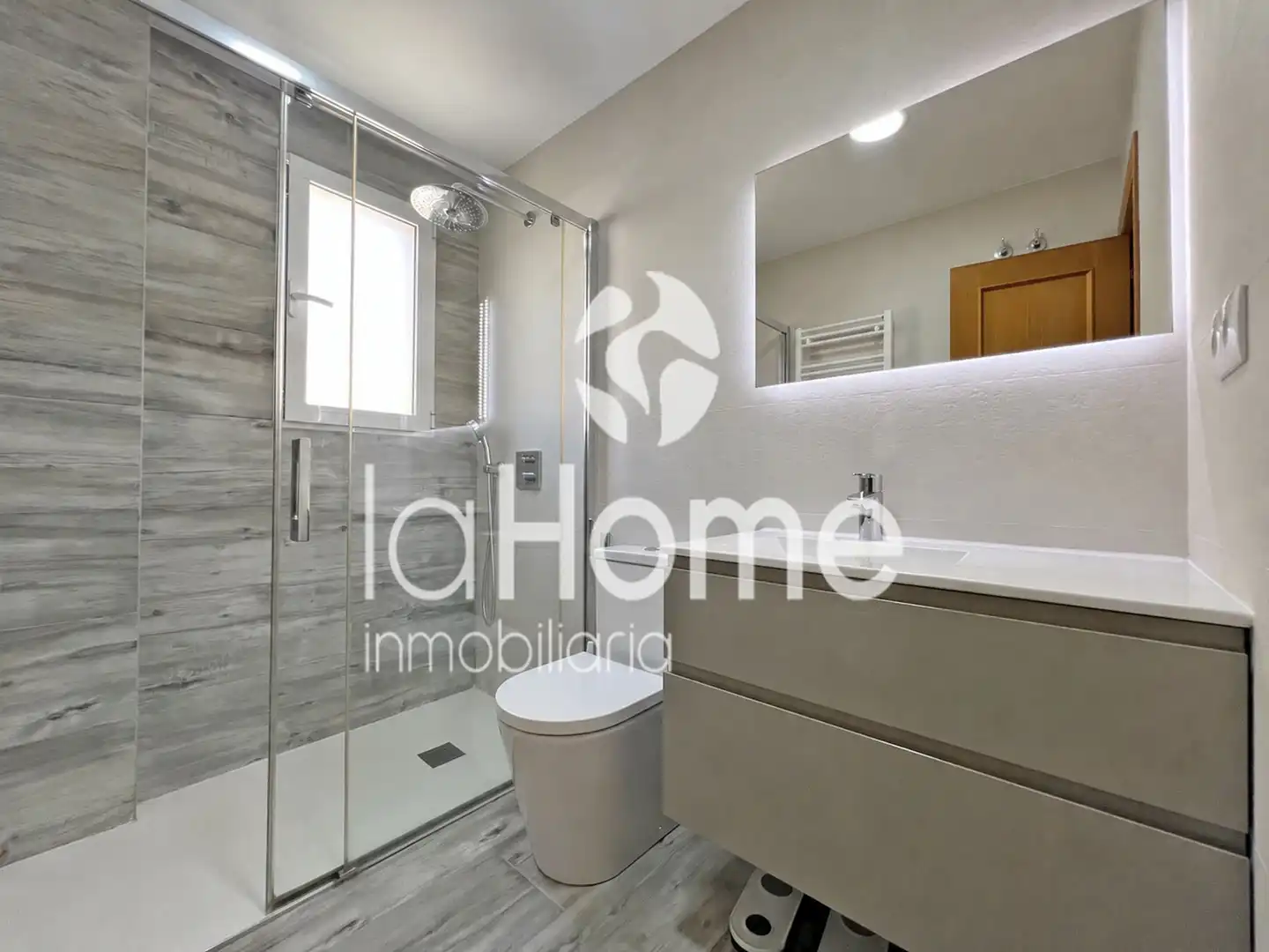 Bathroom of Houses for sale in La Pobla de Vallbona  with Air Conditioner, Heating and Private garden