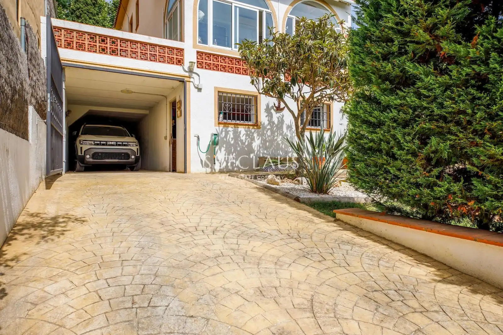 Vista exterior de Casa o xalet en venda en El Masnou amb Aire condicionat, Calefacció i Jardí privat