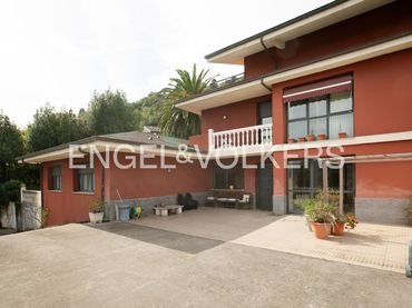 Casa a schiera con balcone in vendita a Gernika-Lumo