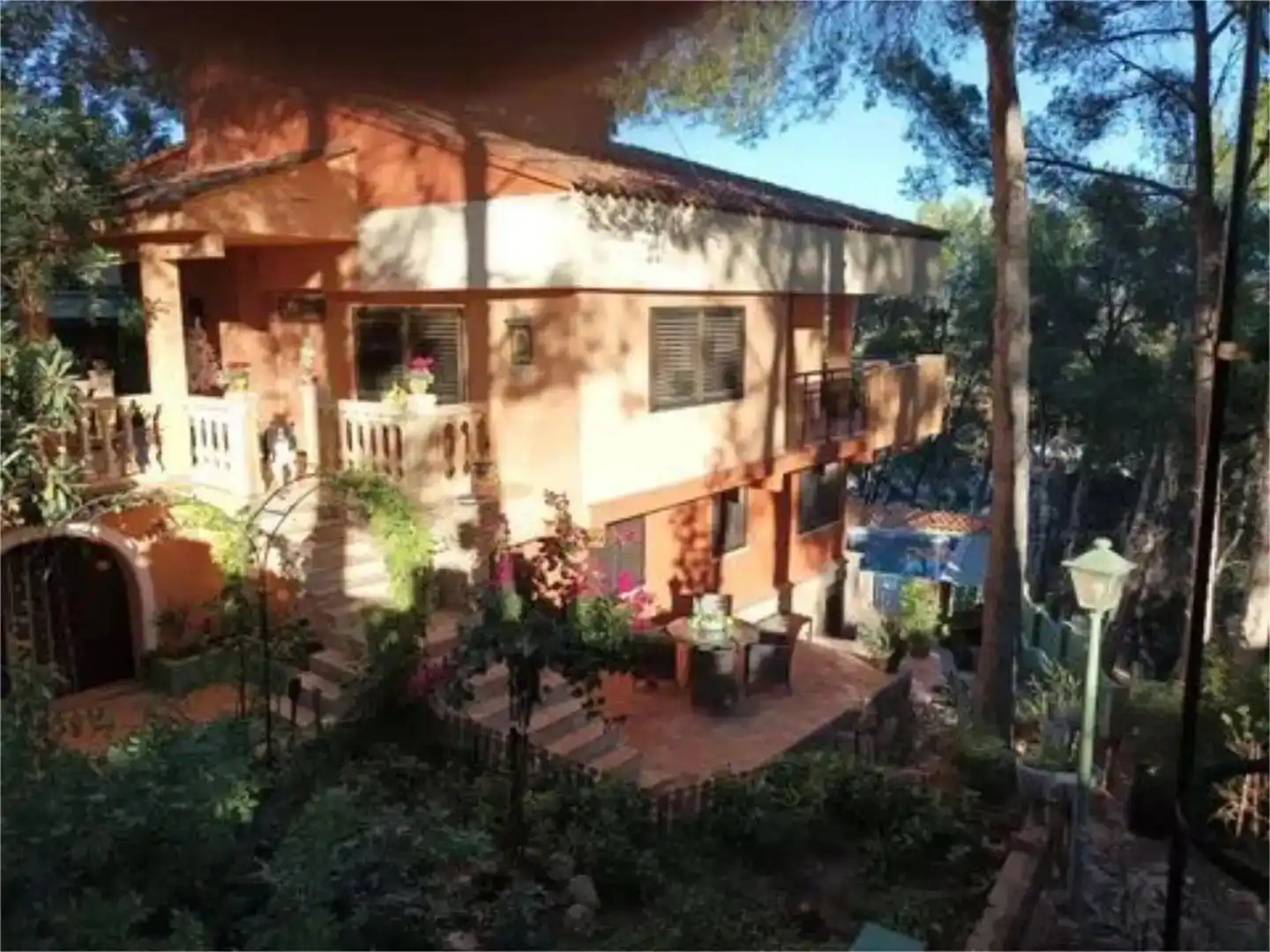 Houses for sale in Gilet  with Air Conditioner, Private garden and Storage room
