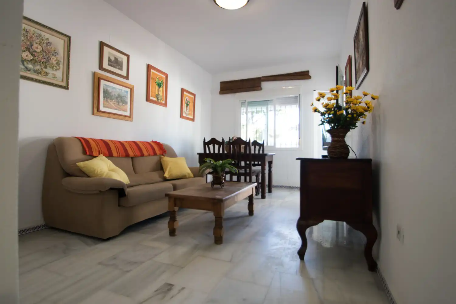 Sala d'estar de Apartament en venda en Chiclana de la Frontera amb Jardí privat, Moblat i Rentadora