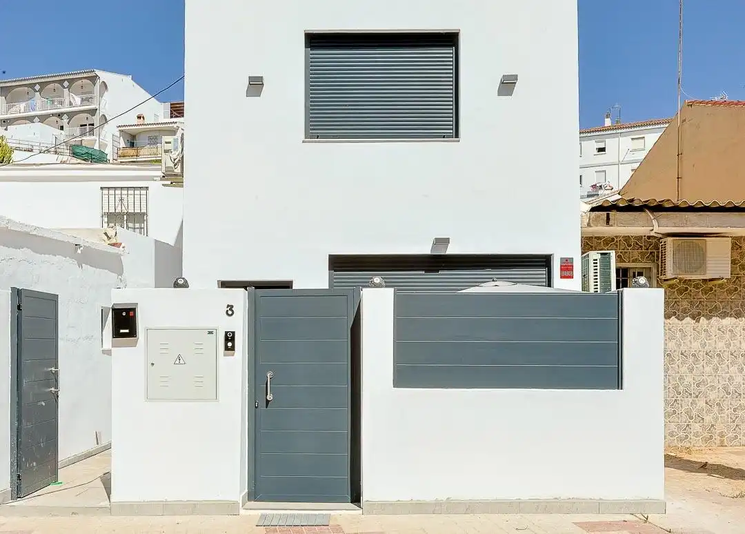 Vista exterior de Casa adosada en venta en Málaga con Aire acondicionado, Terraza y Amueblado