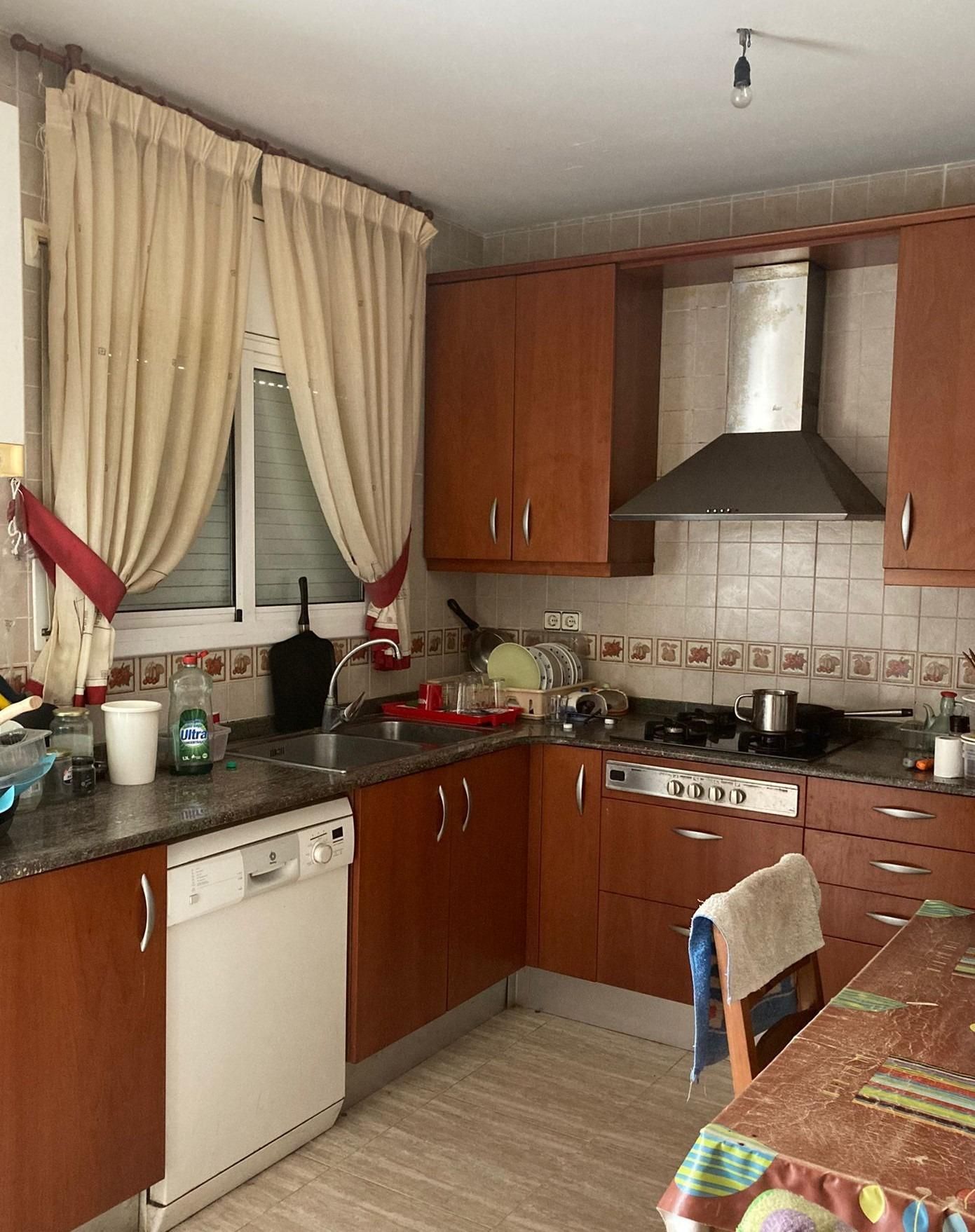 Cuina de Casa o xalet en venda en Calafell amb Jardí privat, Terrassa i Traster