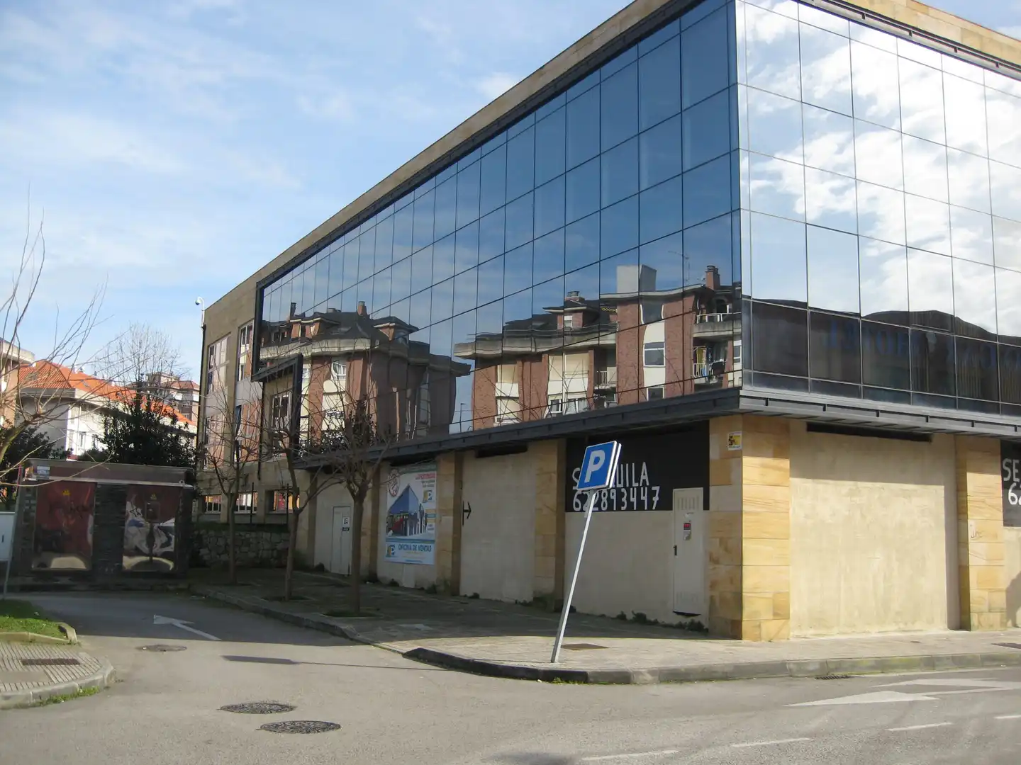 Außenansicht von Büro zur Miete in Santander mit Klimaanlage, Heizung und Möbliert
