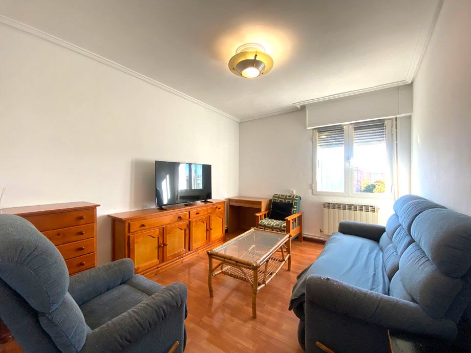 Sala d'estar de Pis en venda en Vitoria - Gasteiz amb Calefacció, Traster i Moblat