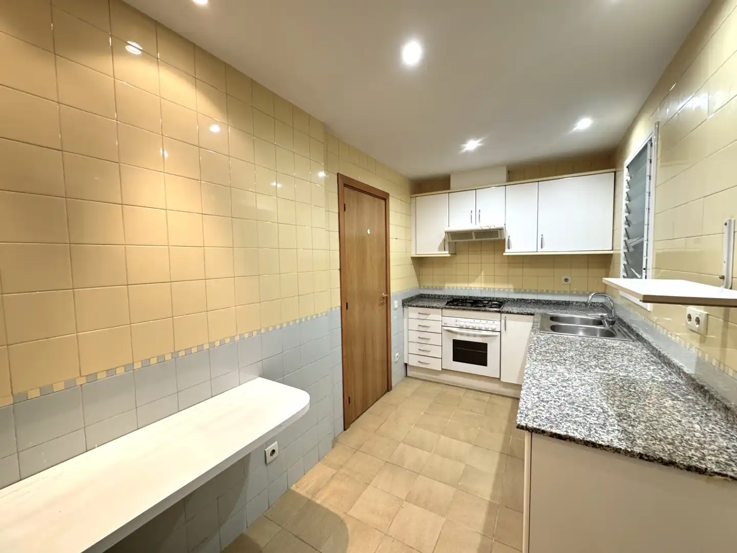 Cocina de Piso en venta en Barcelona con Calefacción, Parquet y Horno