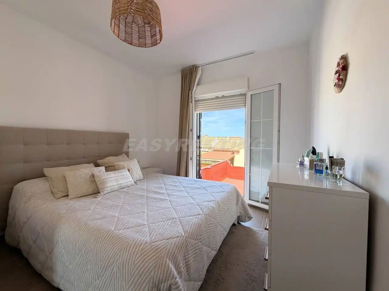 Bedroom of Detached homes for sale in La Línea de la Concepción  with Terrace and Furnished