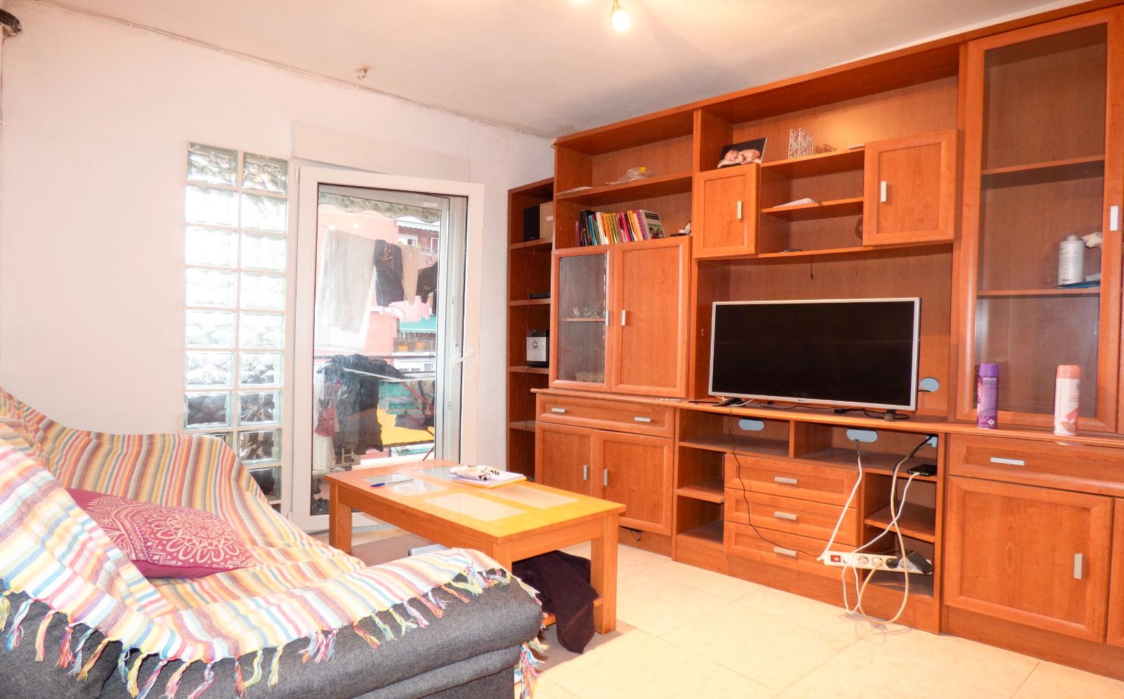 Living room of Flat for sale in Fuenlabrada  with Terrace, Furnished and Balcony