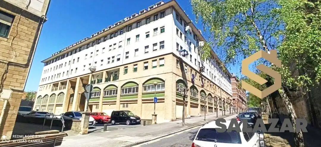Vista exterior de Piso en venta en Bilbao  con Calefacción
