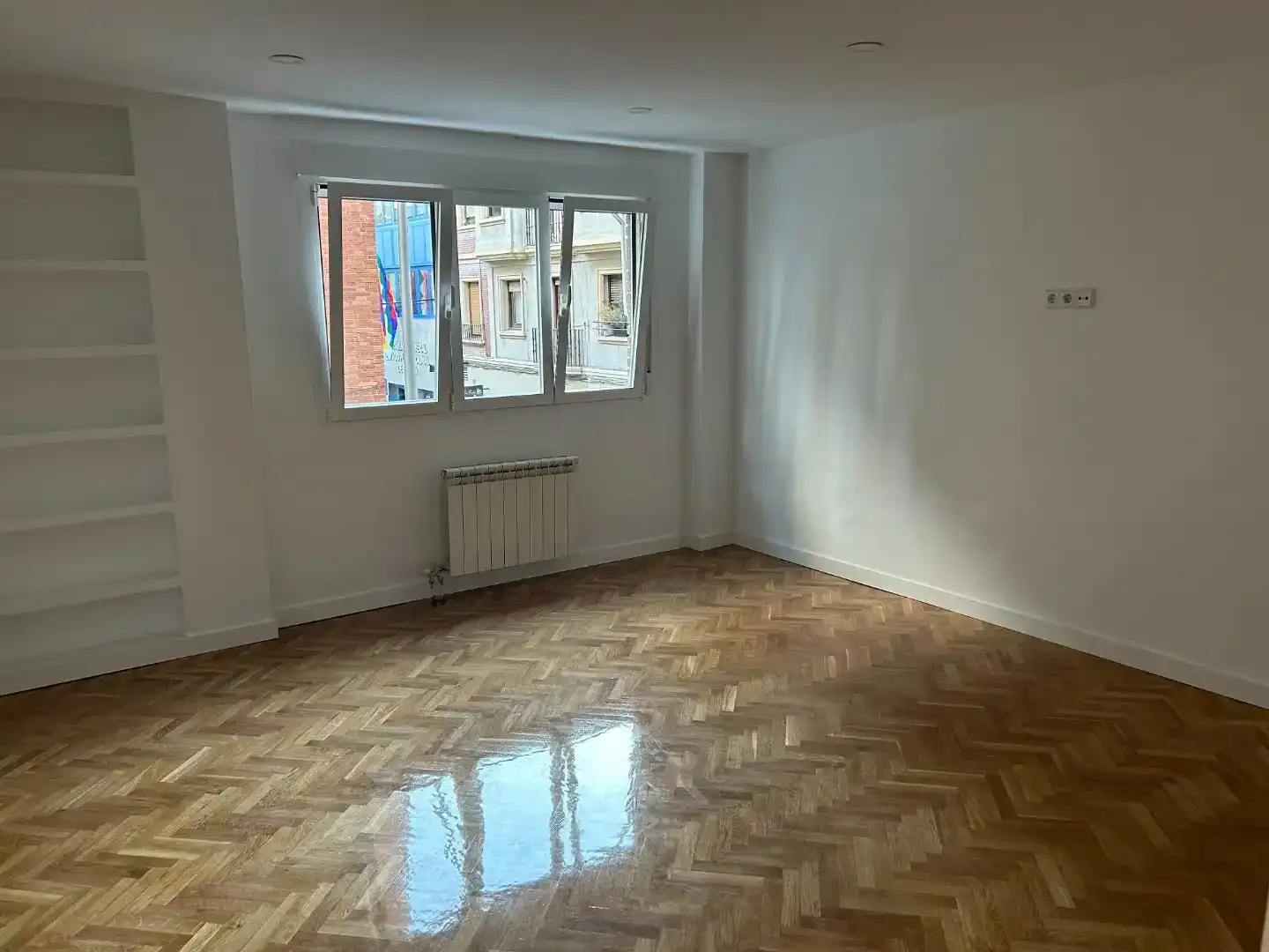 Schlafzimmer von Wohnung zur Miete in  Madrid Capital mit Klimaanlage und Balkon
