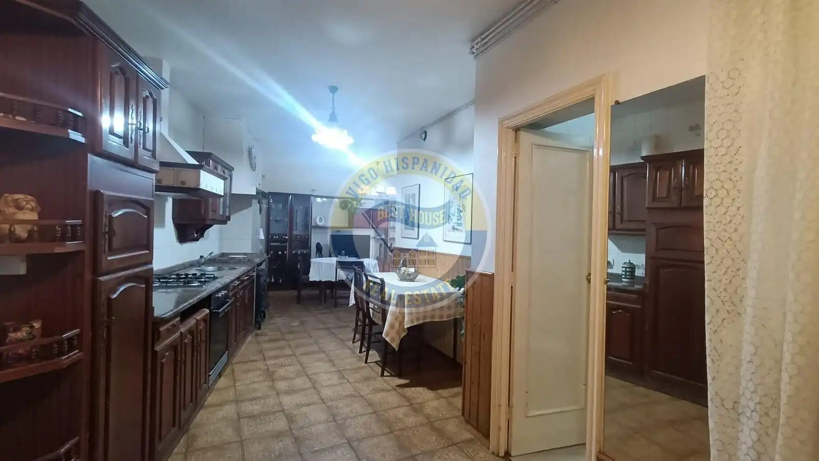 Cuina de Casa o xalet en venda en Vigo  amb Calefacció, Traster i Moblat