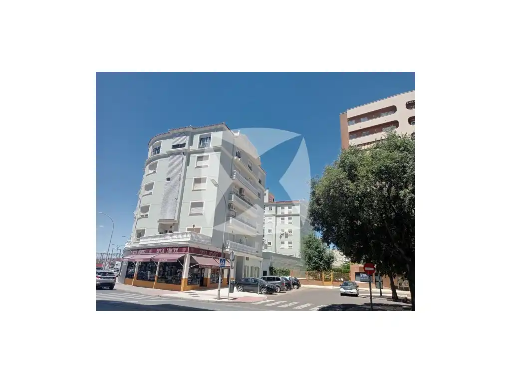 Vista exterior de Pis en venda en Badajoz Capital amb Aire condicionat, Terrassa i Balcó
