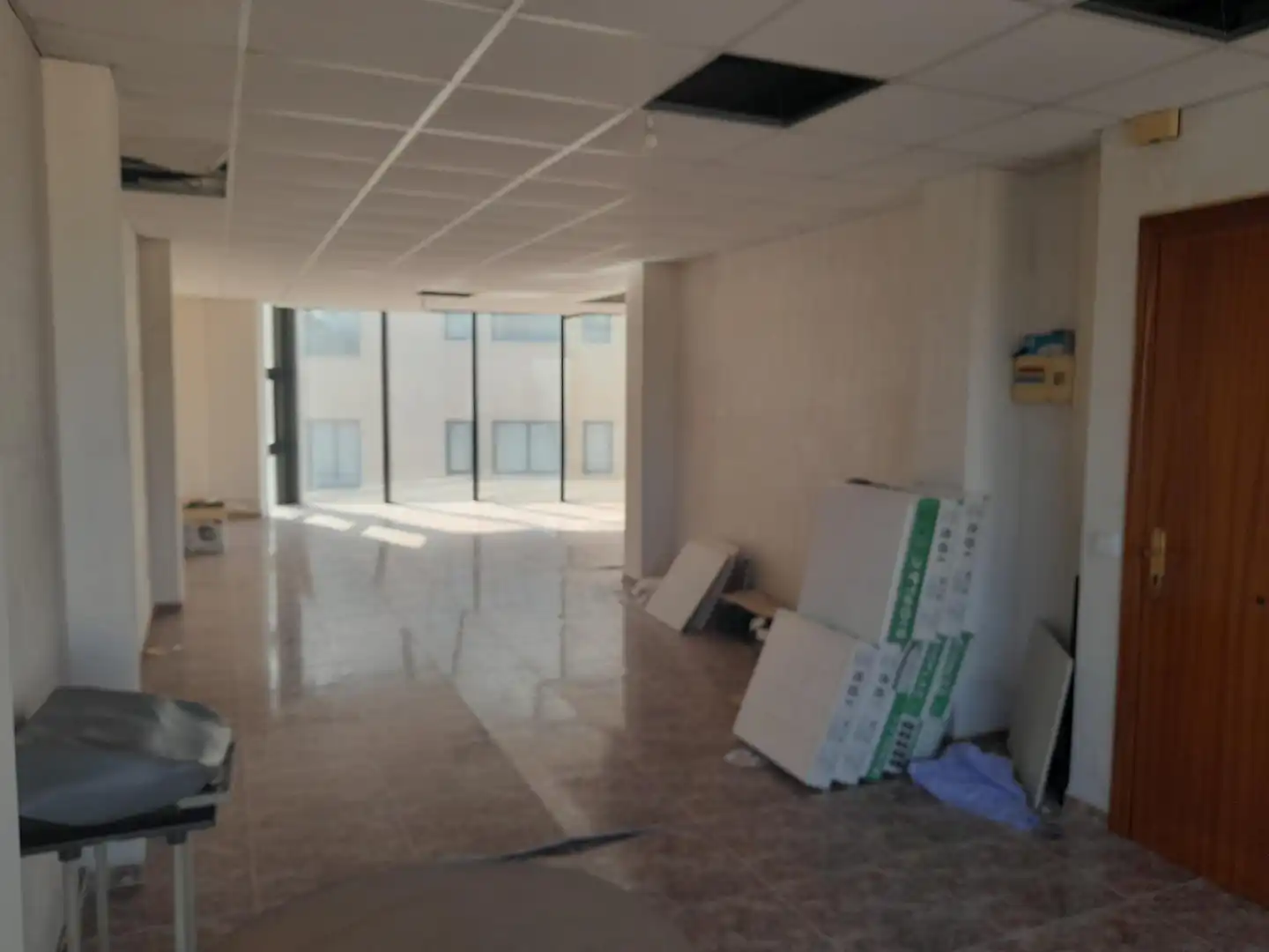 Büro zum Verkauf in Móra d'Ebre mit Terrasse