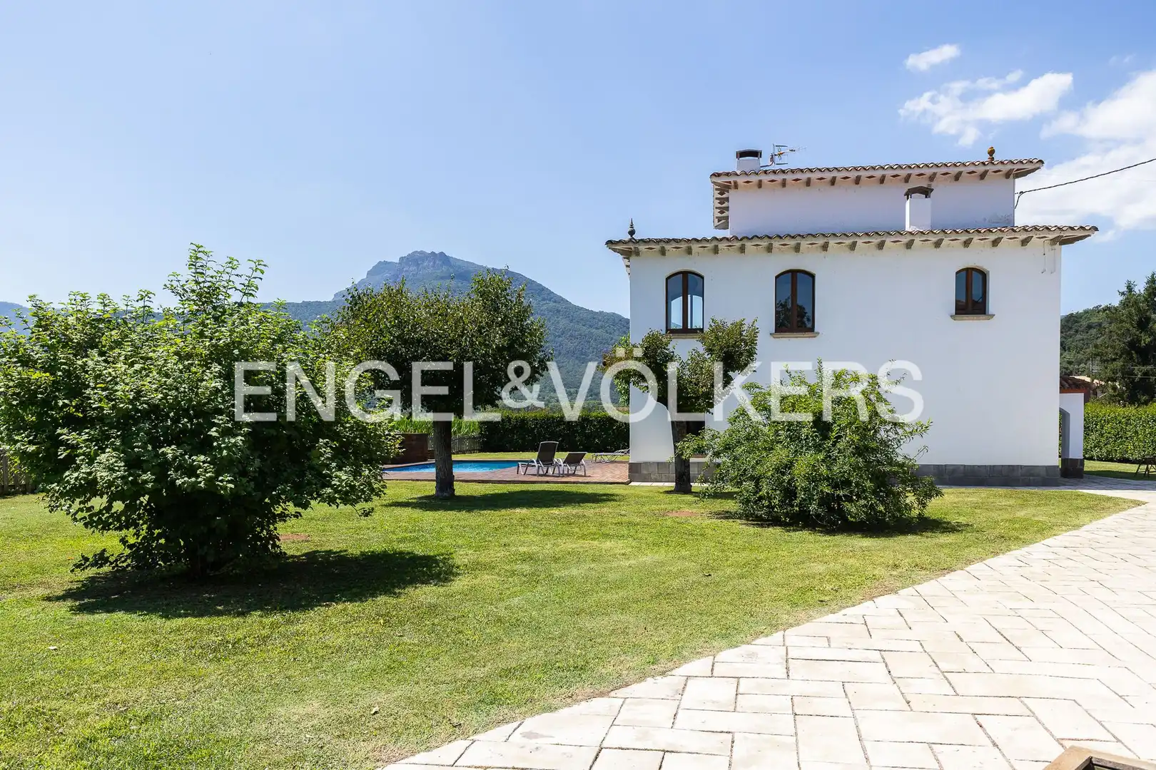 Außenansicht von Haus oder Chalet zum Verkauf in La Vall d'en Bas mit Heizung und Privatgarten
