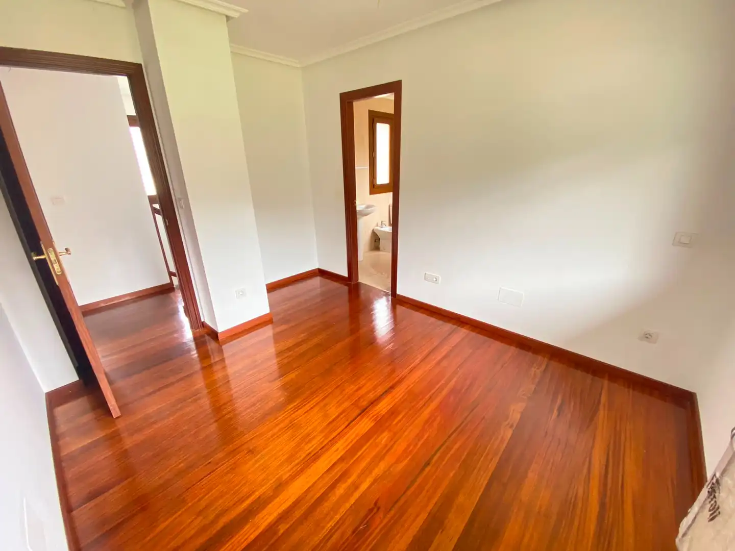 Habitación de Casa o chalet en venta en Castro-Urdiales con Calefacción, Jardín privado y Parquet
