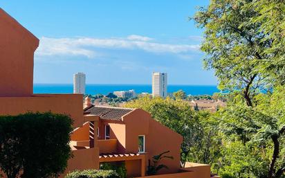 Vista exterior de Planta baixa en venda en Marbella amb Aire condicionat, Terrassa i Traster