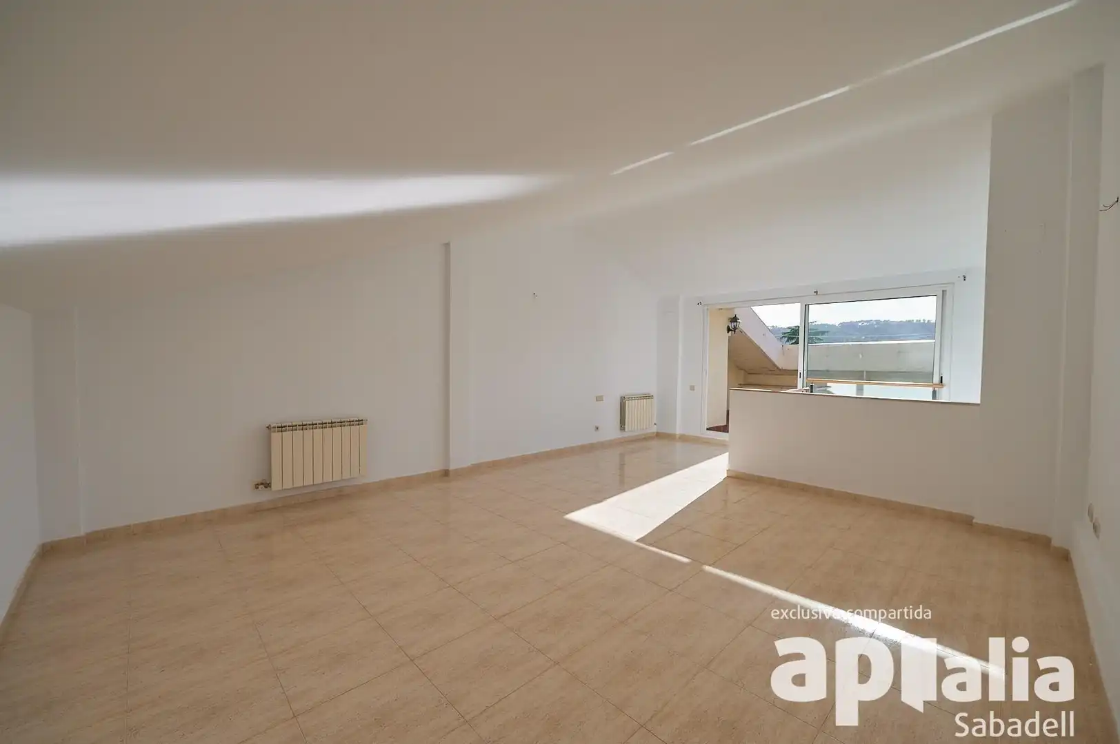 Wohnzimmer von Einfamilien-Reihenhaus zum Verkauf in Sentmenat