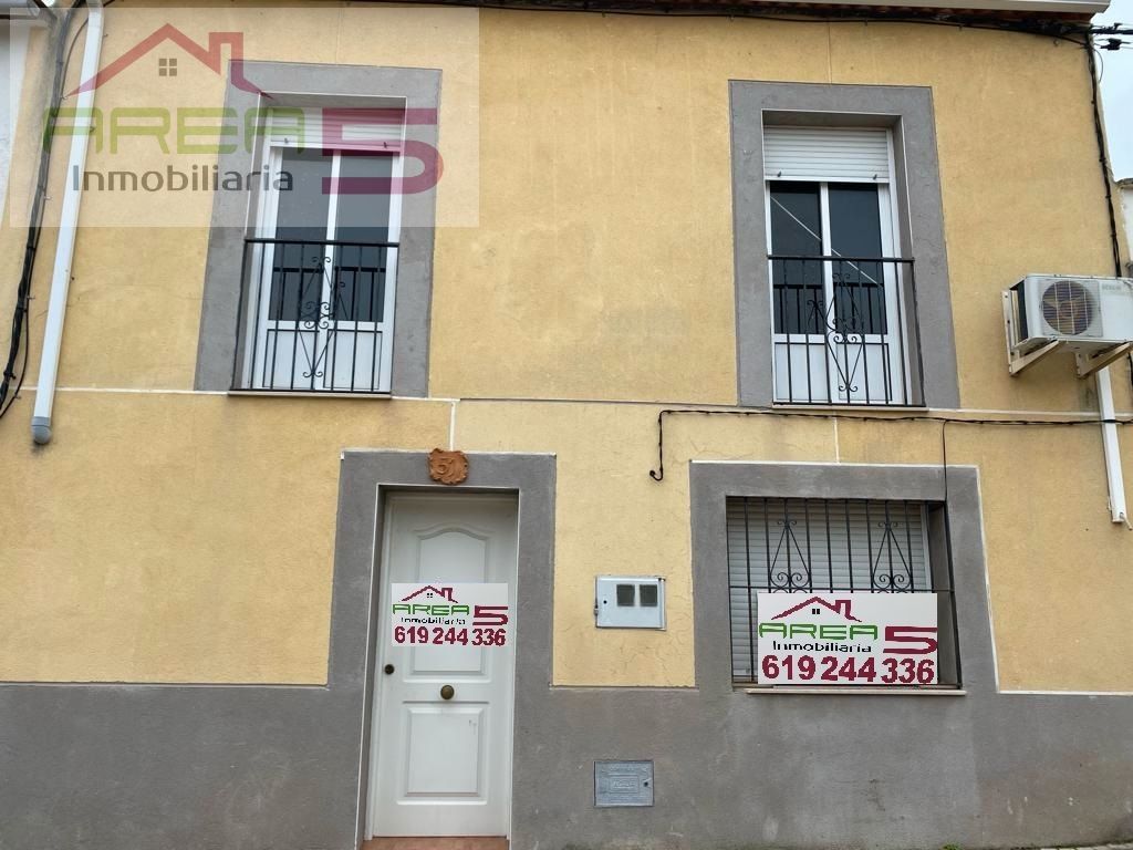 Vista exterior de Casa adosada en venta en Garrovillas de Alconétar con Terraza y Balcón