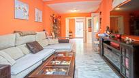 Sala d'estar de Casa adosada en venda en Castilleja de la Cuesta amb Aire condicionat, Jardí privat i Parquet