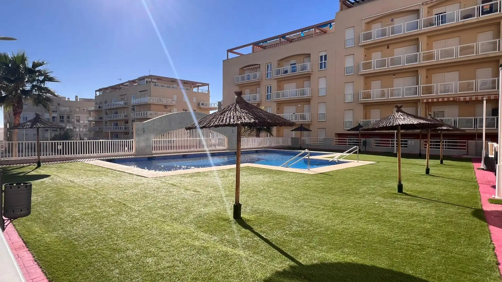 Piscina de Planta baixa en venda en Manilva amb Piscina comunitària