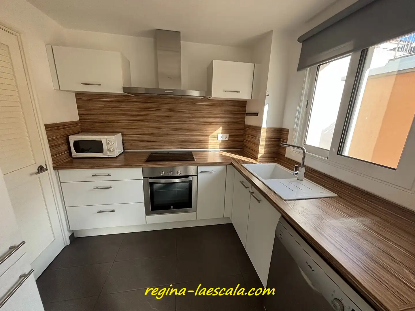 Kitchen of Flat for sale in L'Escala  with Heating, Parquet flooring and Terrace