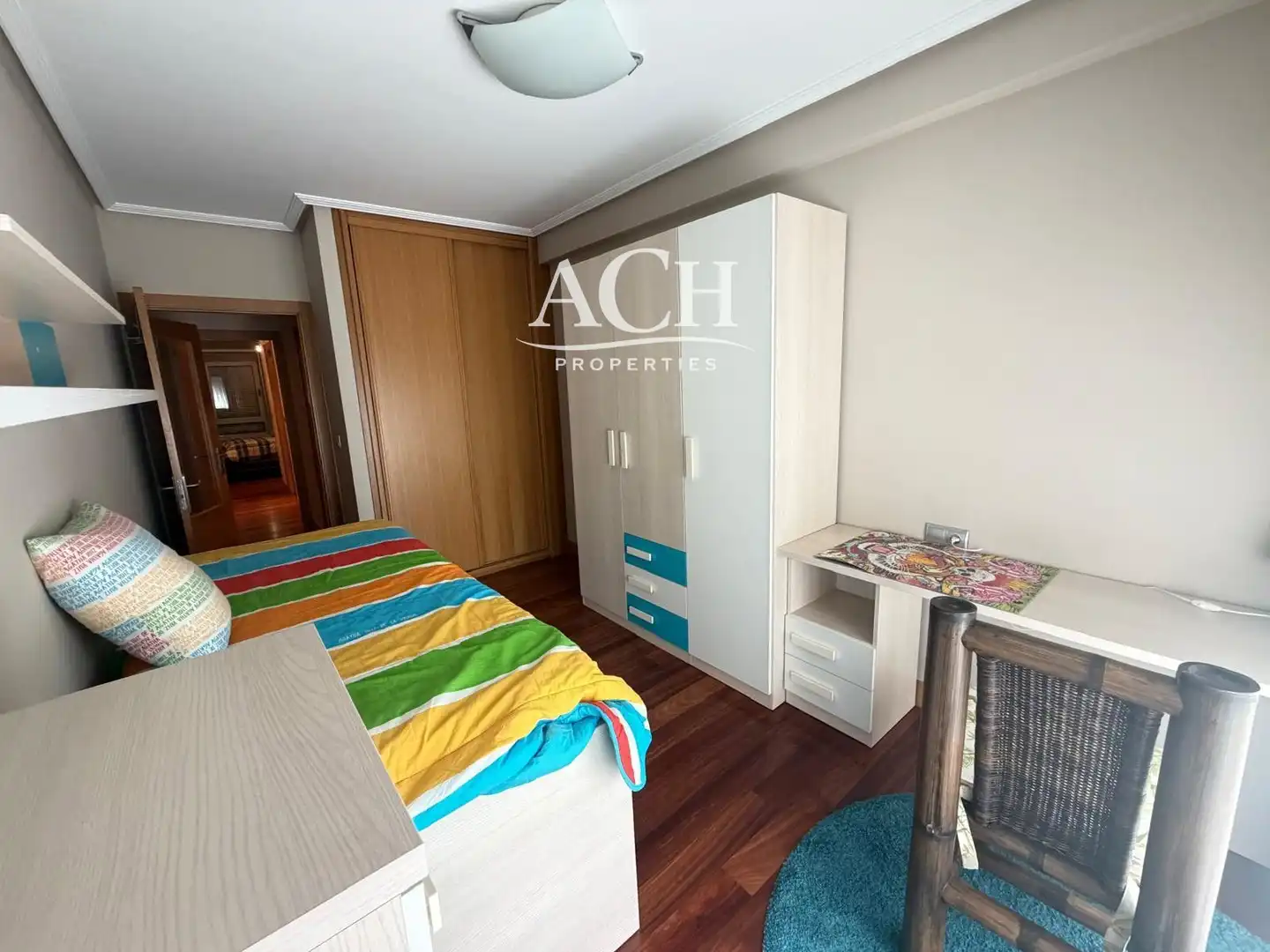 Schlafzimmer von Wohnung zur Miete in Bilbao  mit Heizung, Parkett und Möbliert