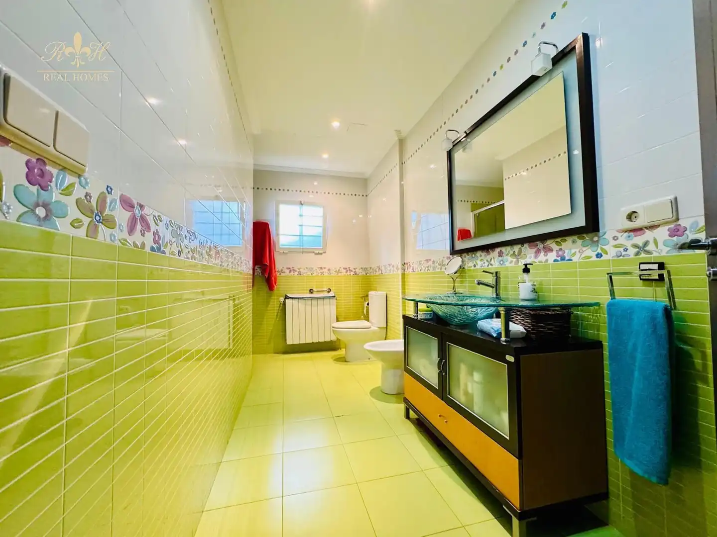 Badezimmer von Einfamilien-Reihenhaus zum Verkauf in L'Alfàs del Pi mit Klimaanlage, Terrasse und Schwimmbad