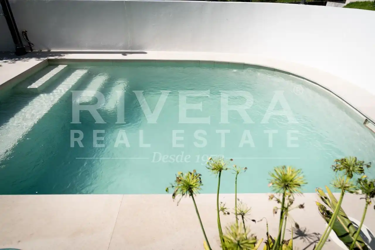 Piscina de Casa adosada en venta en Vigo  con Calefacción y Jardín privado