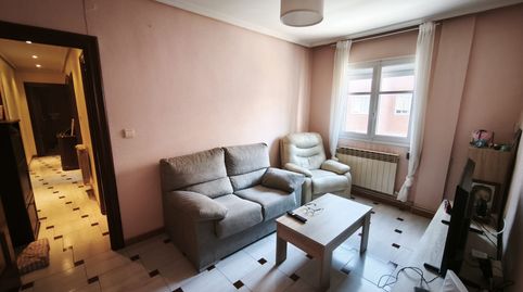 Foto 2 de Piso en venta en Calle del Mirlo, 57, Pajarillos Altos, Valladolid Capital