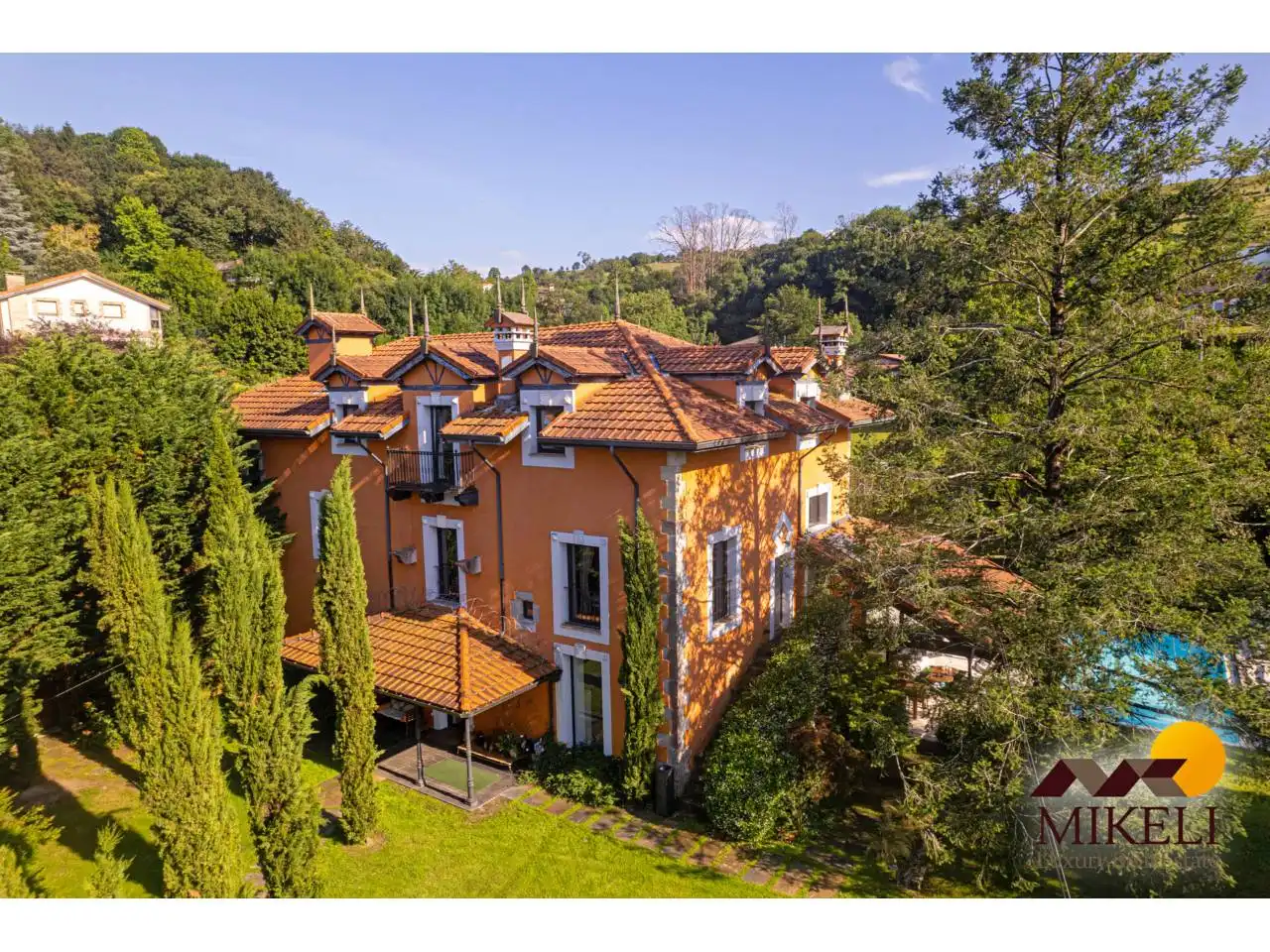 Außenansicht von Haus oder Chalet zum Verkauf in Medio Cudeyo mit Klimaanlage, Heizung und Privatgarten