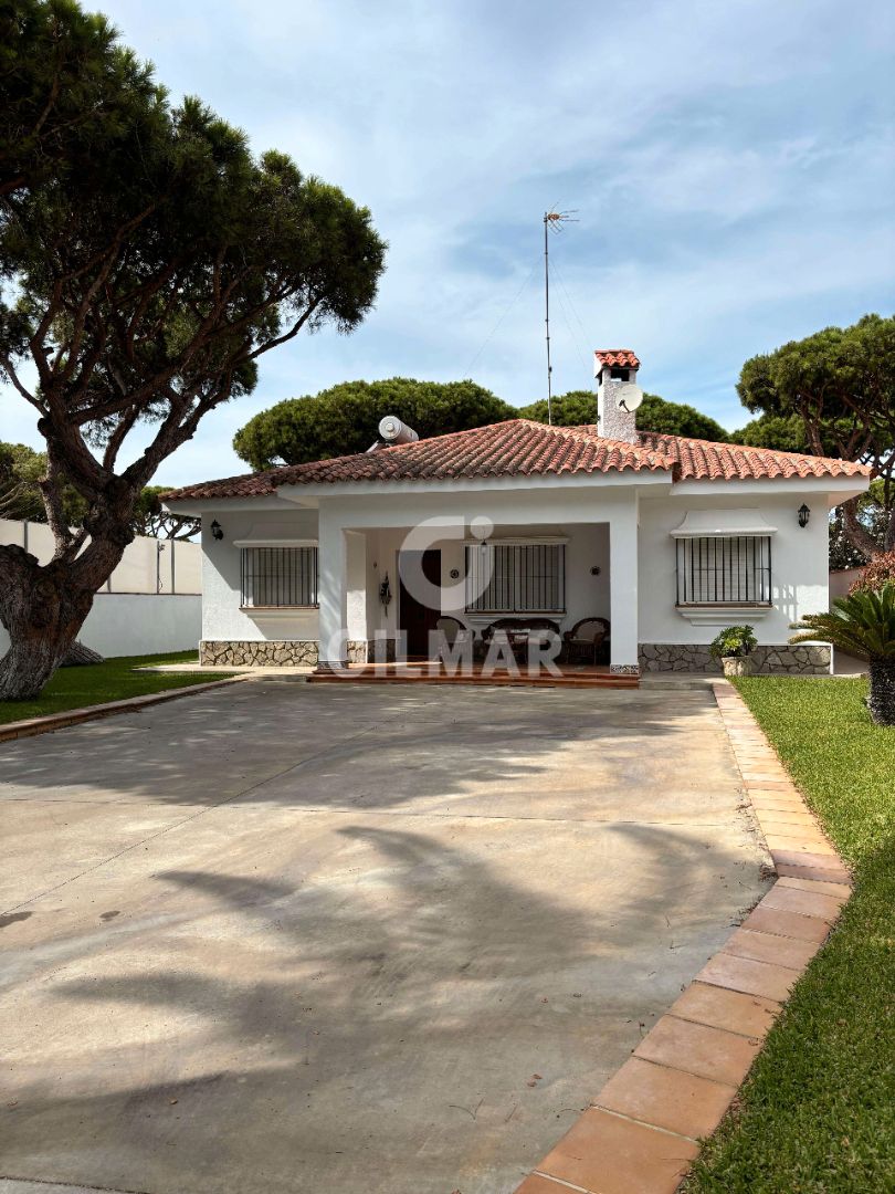 Exterior view of House or chalet for sale in Chiclana de la Frontera  with Heating, Private garden and Terrace