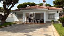 Vista exterior de Casa o xalet en venda en Chiclana de la Frontera amb Calefacció, Jardí privat i Terrassa