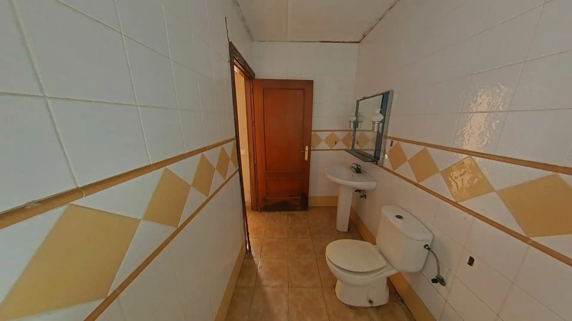 Bathroom of Houses for sale in Olivenza