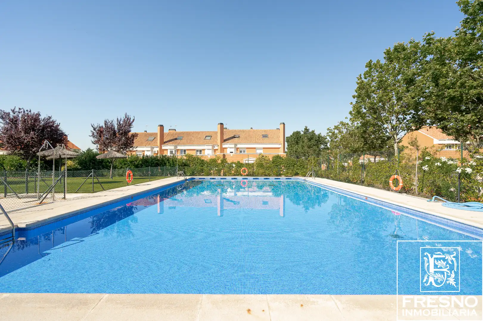 Piscina de Casa adosada en venda en Cobeña amb Aire condicionat, Calefacció i Jardí privat
