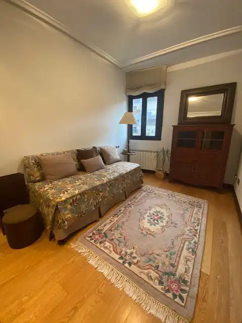 Habitación de Piso en venta en Oviedo  con Calefacción