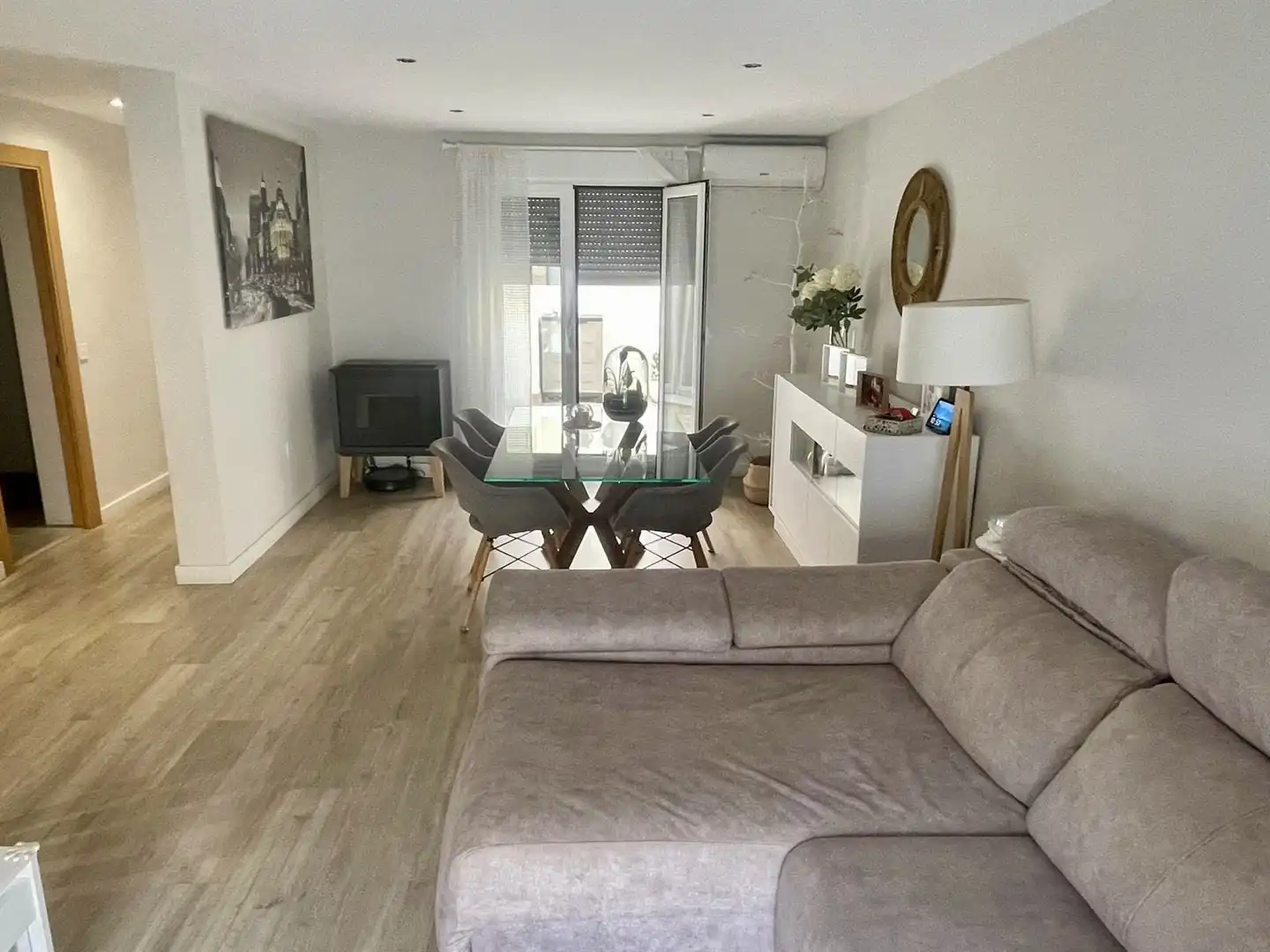 Sala de estar de Casa adosada en venta en Almería con Aire acondicionado, Parquet y Amueblado
