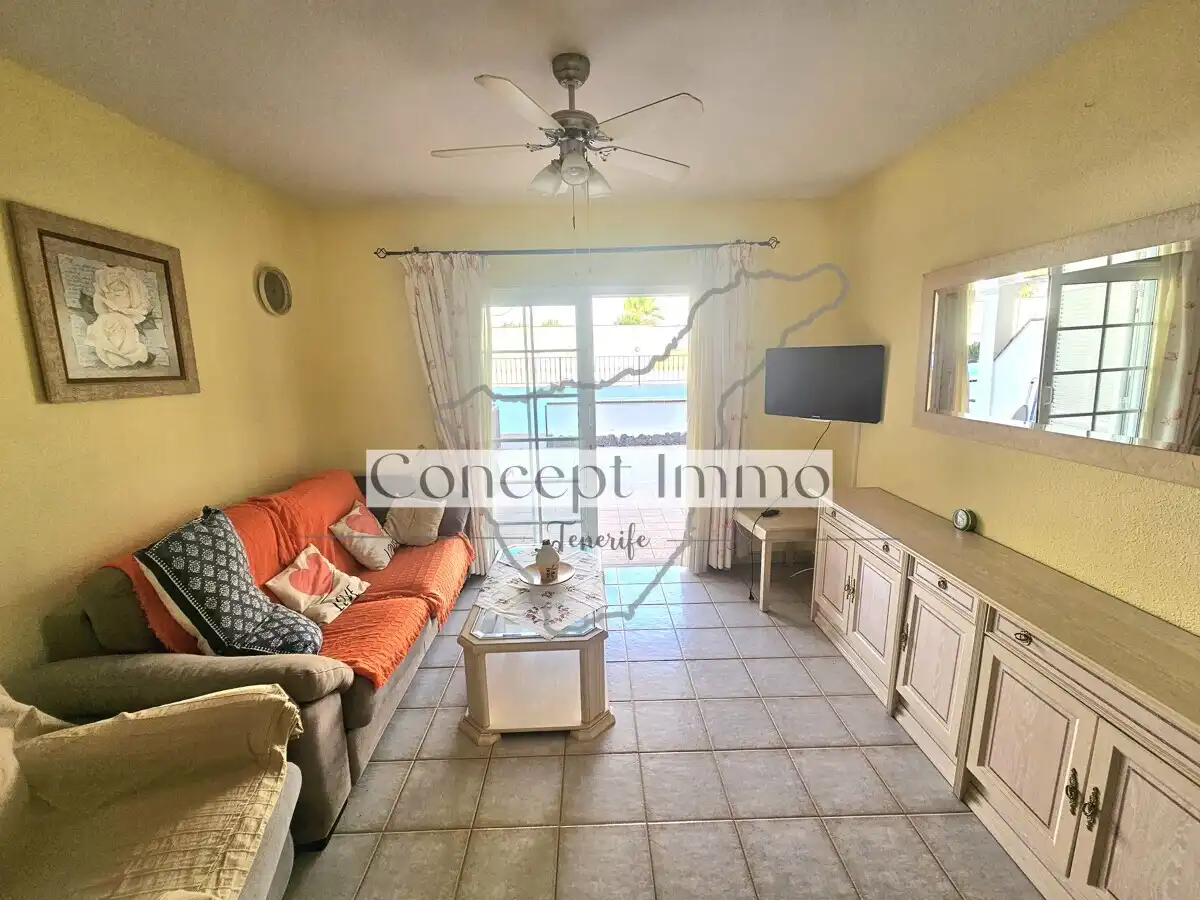 Sala de estar de Planta baja en venta en Arona con Terraza, Trastero y Alarma