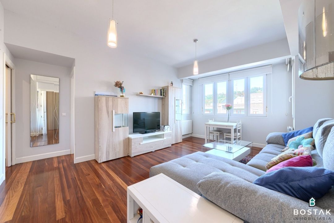 Living room of Flat for sale in Bilbao   with Heating