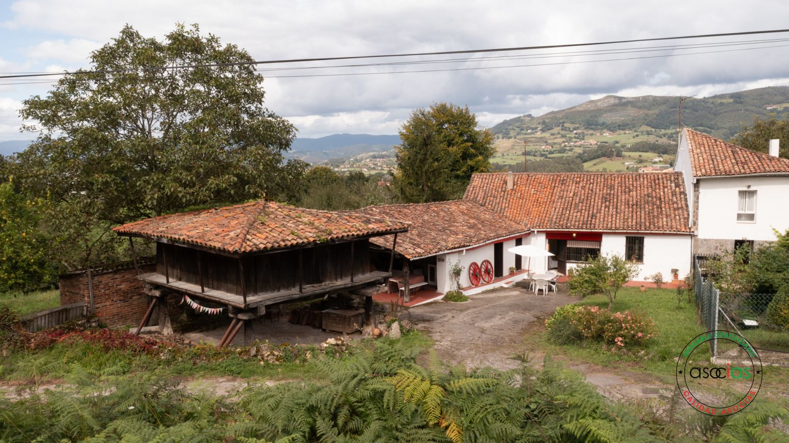 Exterior view of House or chalet for sale in Oviedo   with Heating, Private garden and Storage room
