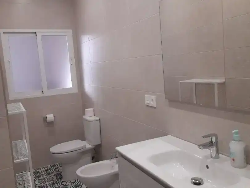 Badezimmer von Erdgeschoss zur Miete in Águilas mit Klimaanlage und Möbliert