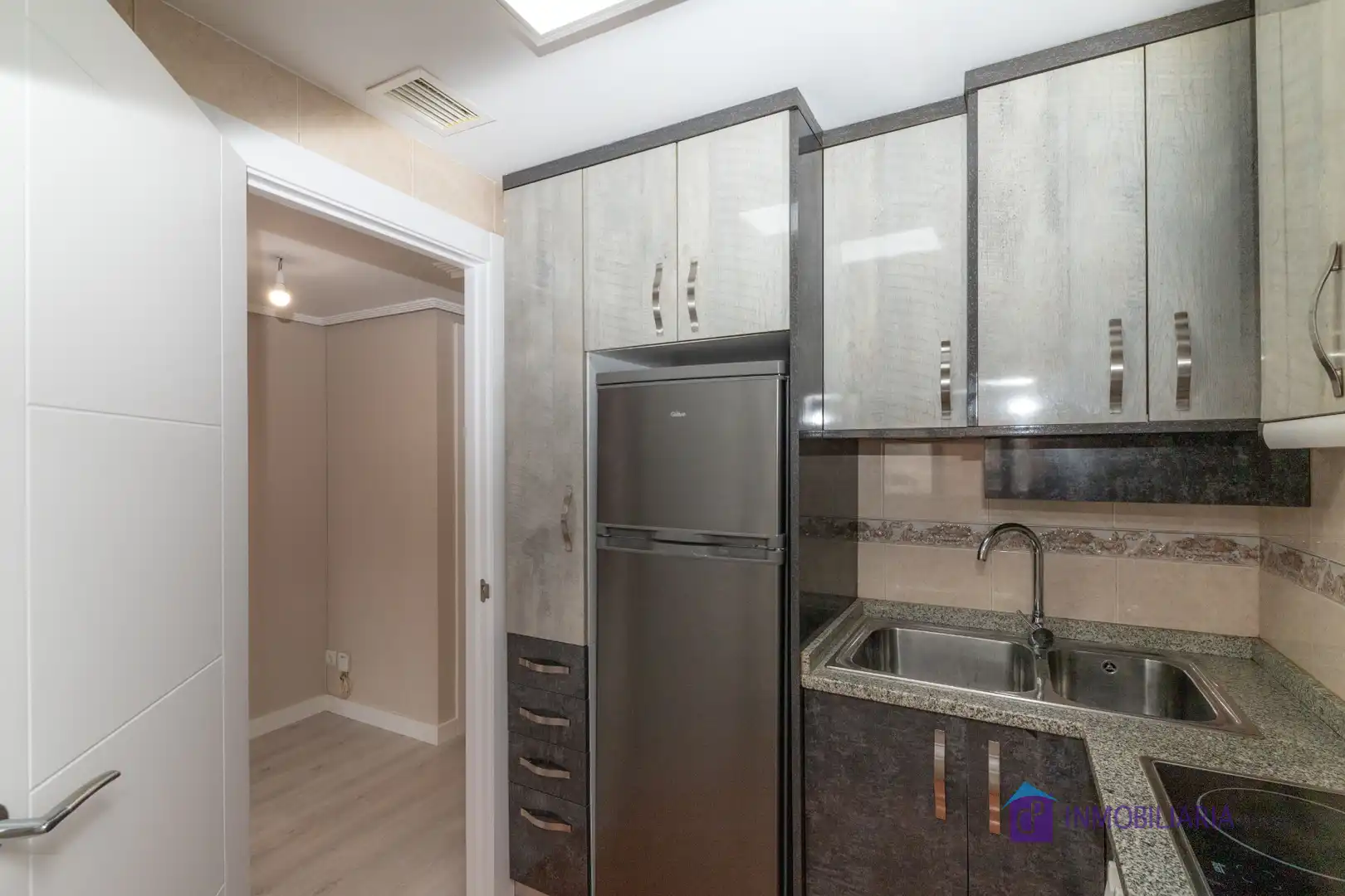 Kitchen of Flat for sale in Zaragoza  with Air Conditioner, Heating and Oven