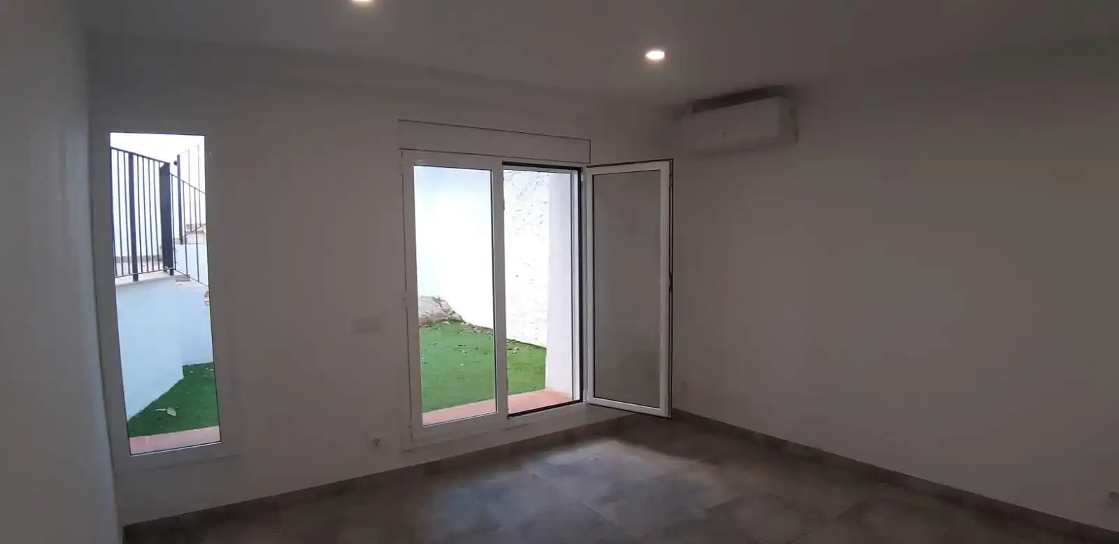Casa adosada en venda en Alella amb Aire condicionat, Jardí privat i Parquet