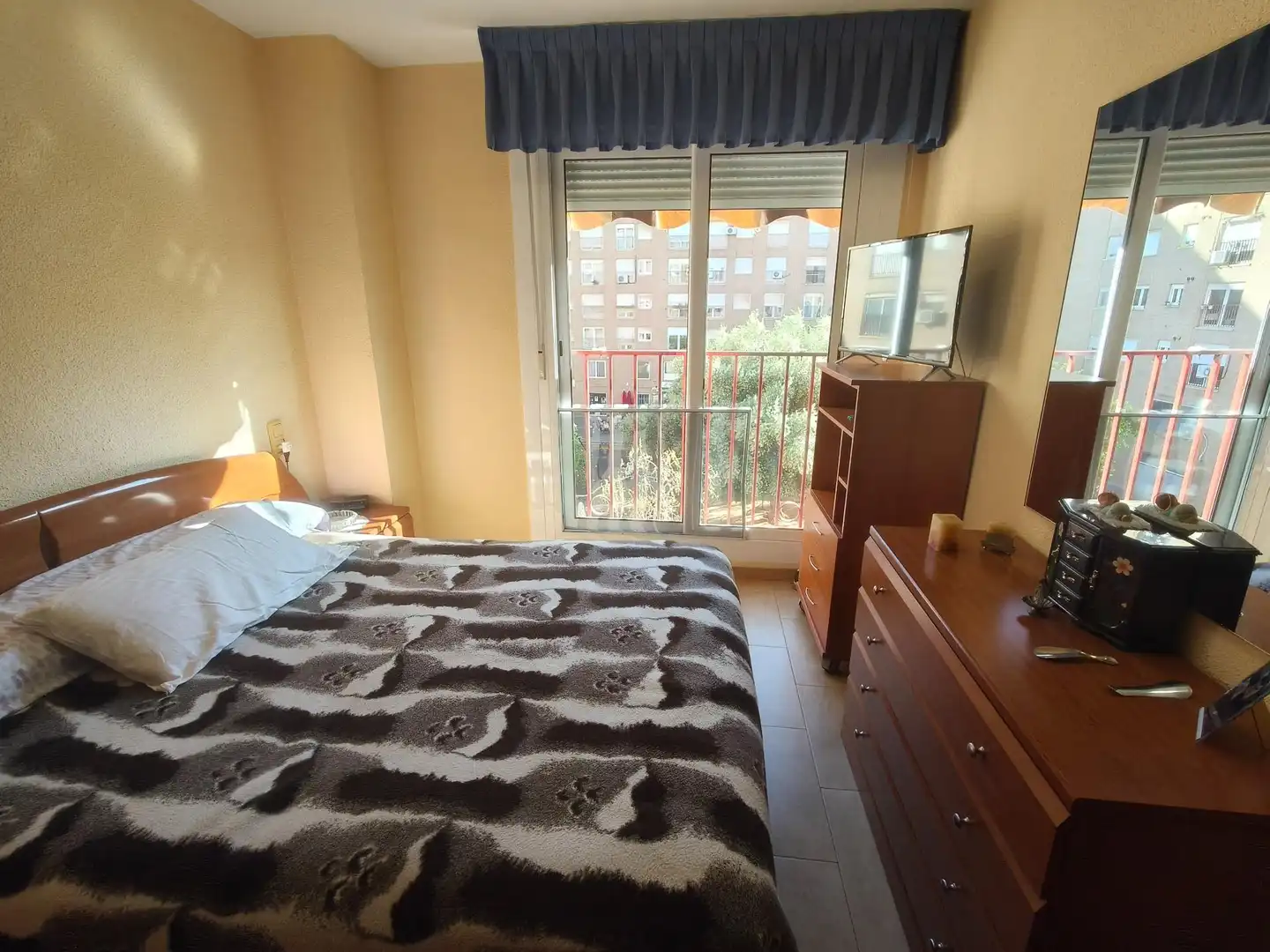 Habitación de Piso en venta en Castellón de la Plana / Castelló de la Plana con Aire acondicionado, Calefacción y Trastero